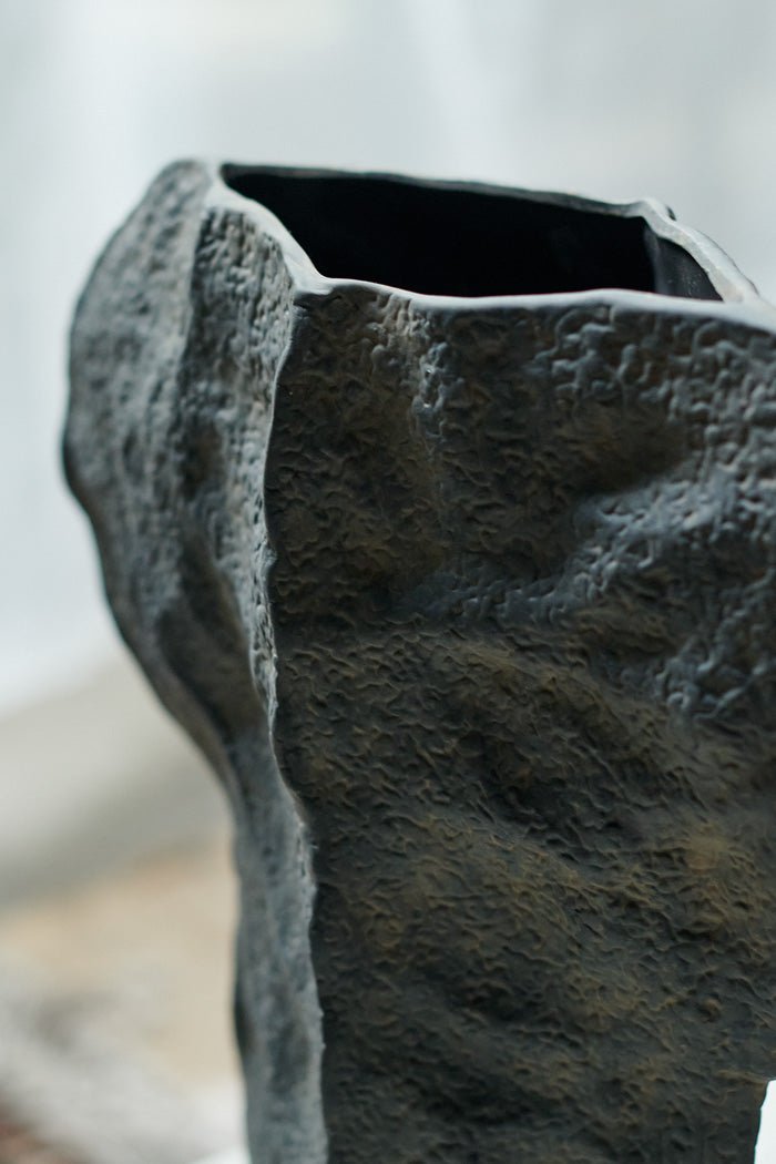 Yilan Vase - Buffalo